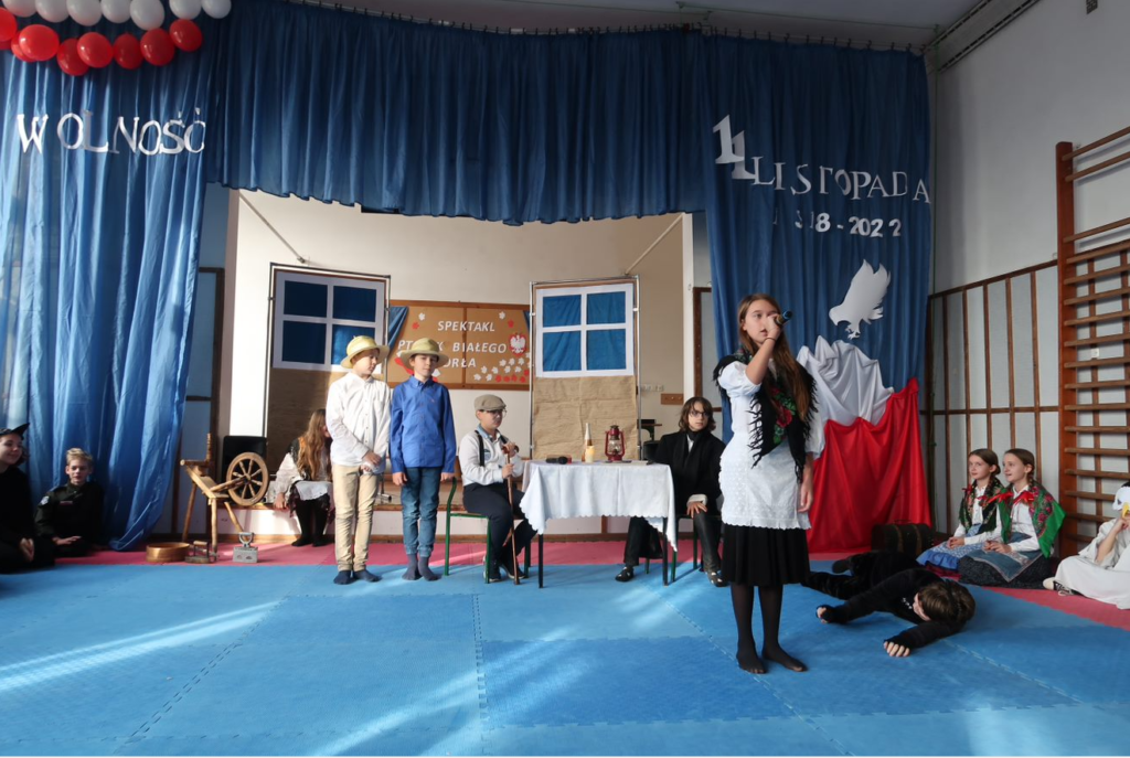 ŚPIEWAJĄCA UCZENNICA