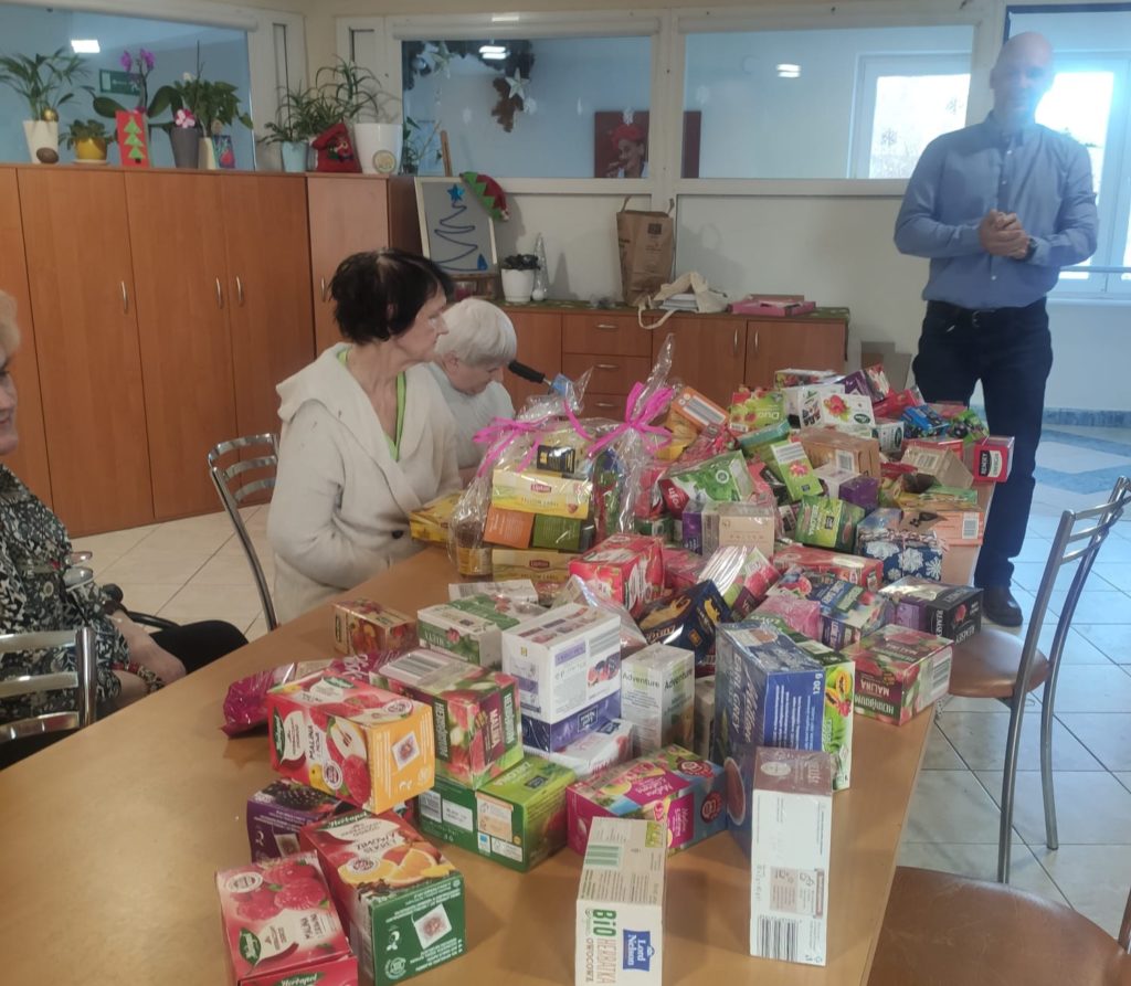 uczestnicy akcji herbatka dla babci i dziadka