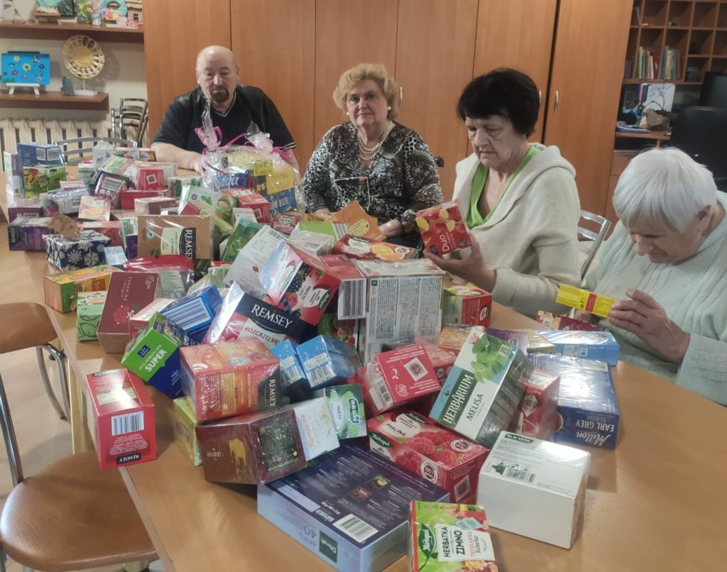 uczestnicy akcji herbatka dla babci i dziadka