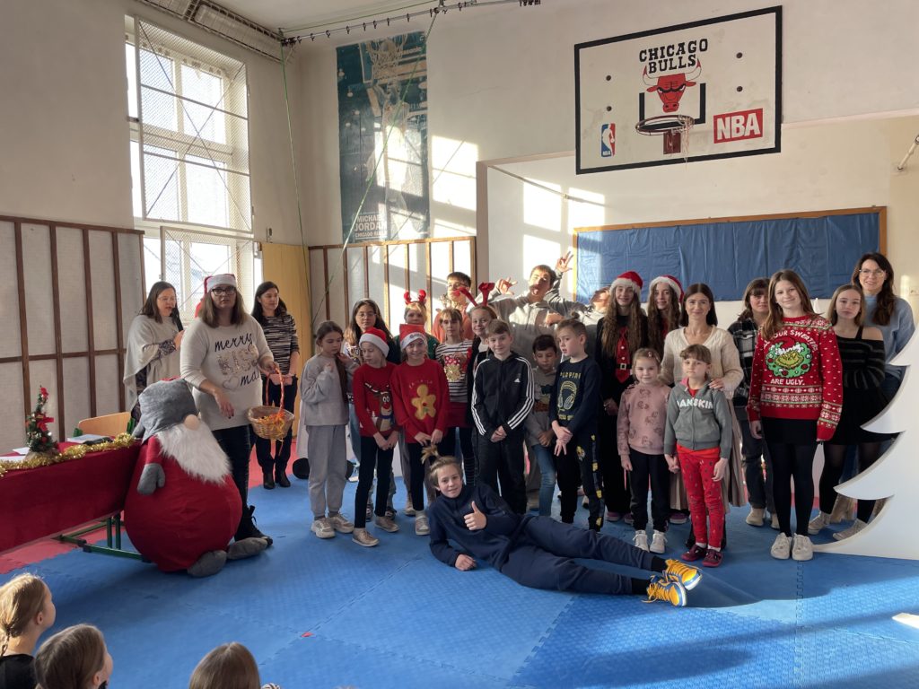 uczniowie i organizatorzy konkursu