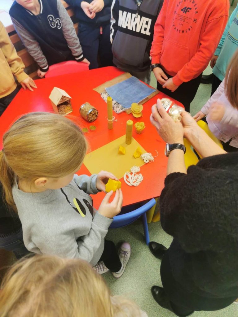 tworzenie świec z wosku