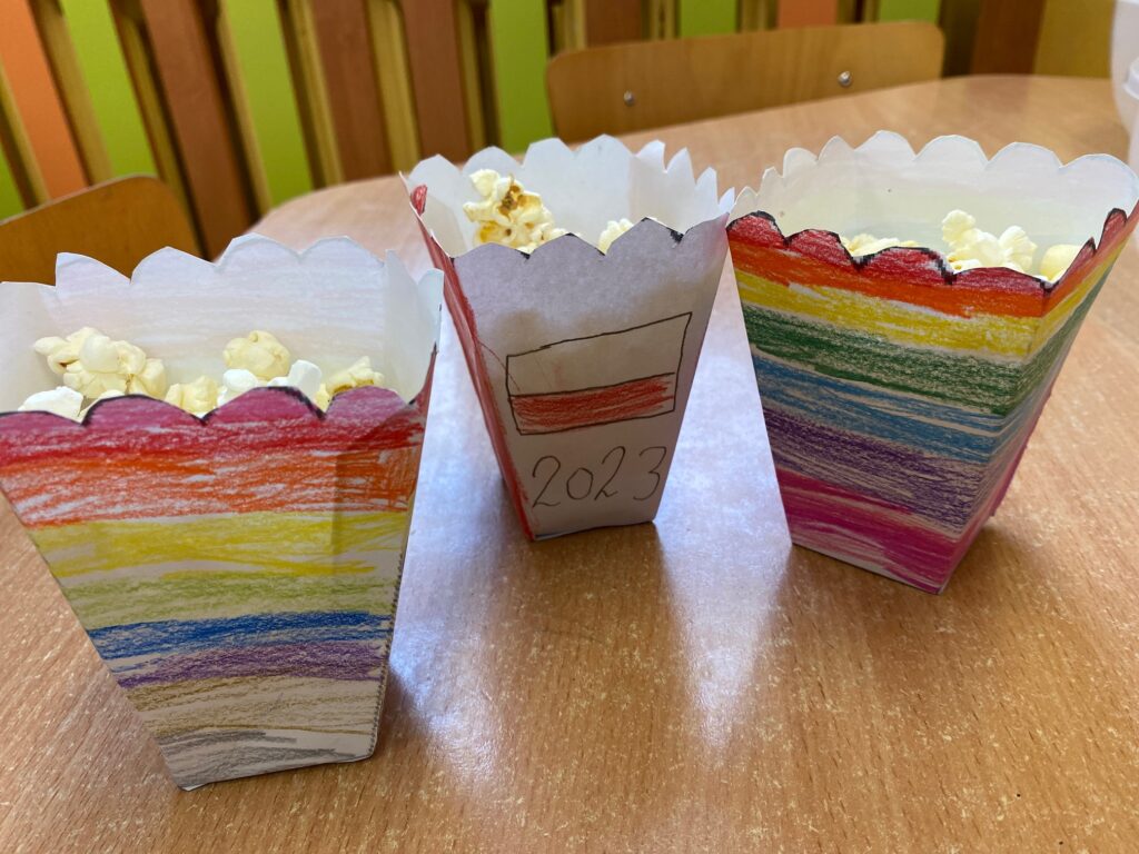 pudełka z popcornem