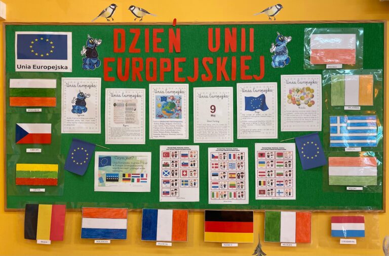 Tablica z informacjami na temat Unii Europejskiej.