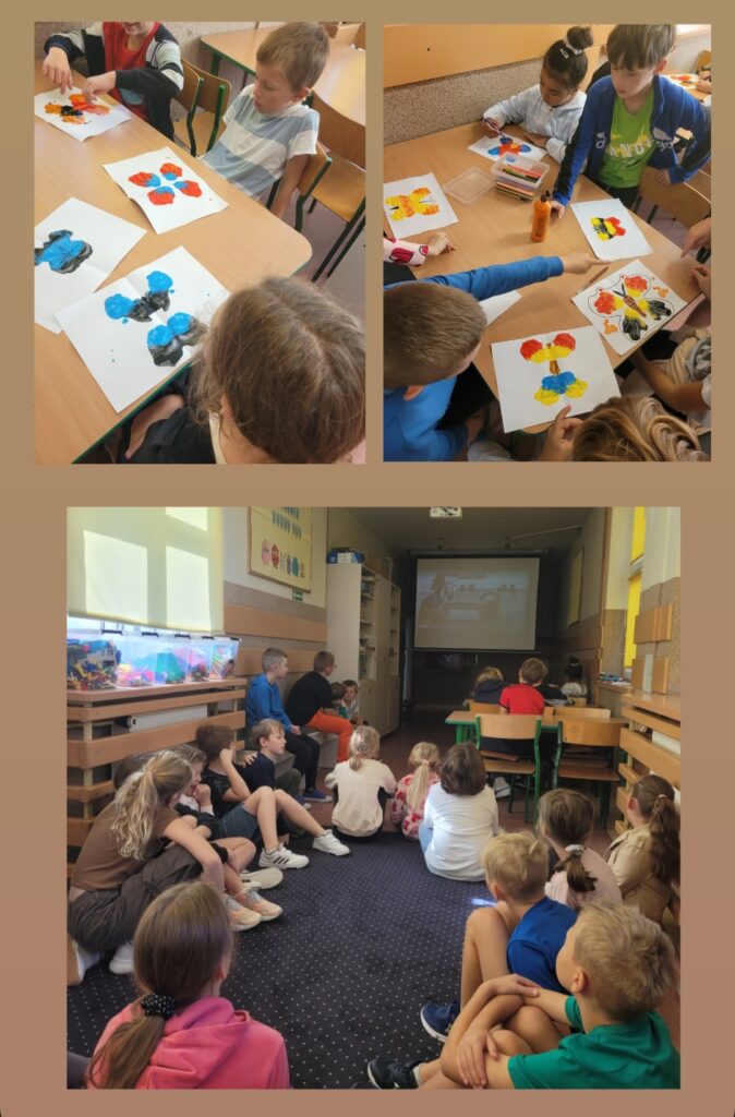 kolaż zdjęć złożony z trzech zdjęć. Na jednym grupa dzieci siedzi na niebieskim dywanie zwrócone one są plecami do osoby robiącej zdjęcie a ich uwagę przykuwa tablica multimedialna na której wyświetlana jest prezentacja. Na kolejnych zdjęciach dzieci siedzące przy stoliku prezentują już gotowe prace, motylka zrobionego z plam farby