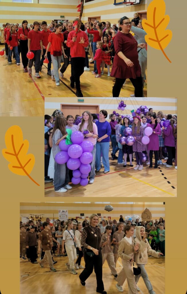 Zdjęcie przedstawia kolejne sceny z festynu jesiennego w szkole, w sali gimnastycznej. Na trzech ujęciach widzimy grupy uczniów oraz nauczycieli ubranych w różnorodne stroje, maszerujących podczas wydarzenia. Pierwsza część: Grupa osób ubranych w czerwone stroje, niektórzy trzymają czerwone balony. Widać, że idą z dużą energią, a jedna z osób trzyma w ręku dekorację przypominającą liść. Uczestniczą w tym zarówno dzieci, jak i dorośli. Drugie zdjęcie: Grupa osób ubrana w fioletowe stroje. Jedna z dziewczynek jest przebrana za kiść winogron – ma na sobie kostium złożony z fioletowych balonów. W tle widoczni są inni uczestnicy, trzymający fioletowe balony, a większość z nich ma na sobie stroje w odcieniach fioletu. Ostatnia część: Grupa dzieci ubranych w odcieniach beżu i brązu, ozdobionych jesiennymi liśćmi. Uczniowie maszerują razem z nauczycielką, która idzie uśmiechnięta z przodu grupy. W tle można dostrzec innych uczestników oraz dekoracje, które podkreślają jesienny charakter wydarzenia. Wszystkie te zdjęcia odzwierciedlają radosną atmosferę festynu, z wyraźnym podziałem na kolorystyczne grupy tematyczne, co dodatkowo podkreśla różnorodność i zaangażowanie uczestników.