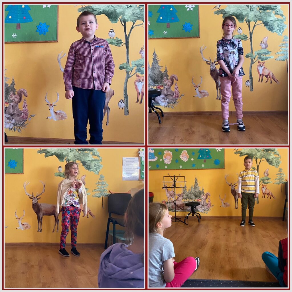 Na zdjęciach widać dzieci śpiewające solo kolędy, w tle zielona tablica z napisem wesołych świąt, oraz aniołkami, choinkami i śnieżynkami. Występ oglądają dzieci. Świetlica udekorowana światełkami.
