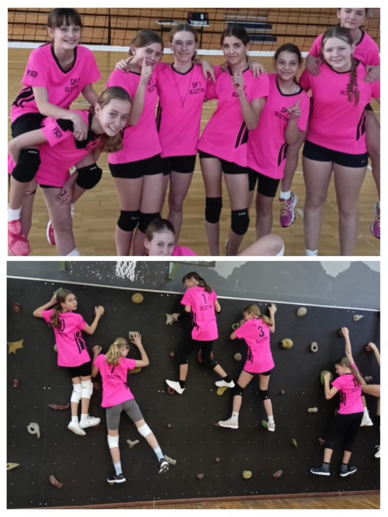 Na górnym zdjęciu widzimy grupę dziewcząt w różowych koszulkach sportowych z napisem “SP 7 Olsztyn”, które są drużyną siatkarską. Dziewczyny stoją w hali sportowej przed siatką i uśmiechają się do zdjęcia, niektóre z nich wykonują gesty “numer jeden”. Na dolnym zdjęciu te same dziewczyny wspinają się na ściankę wspinaczkową w sali gimnastycznej. Mają na sobie te same różowe koszulki oraz ochraniacze na kolanach, a ich koncentracja jest skupiona na wspinaczce.