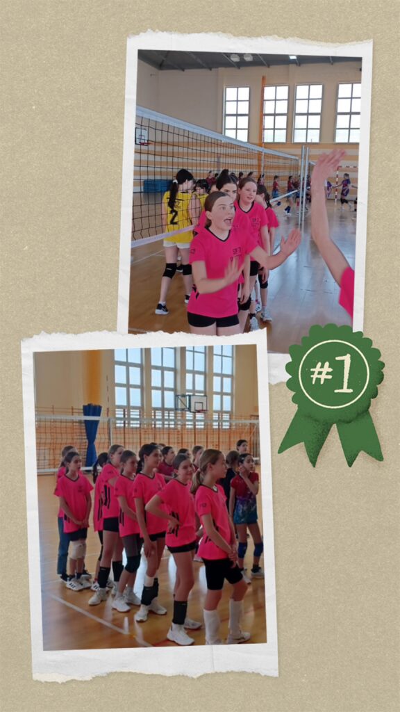 Słowa kluczowe do pozycjonowania: siatkówka, siatkarki, drużyna dziewcząt, zawody siatkówki, pierwsze miejsce, sukces sportowy, hala sportowa, sport młodzieżowy, zdobywczynie, turniej siatkówki, mecz siatkówki, trening siatkówki. Zdjęcie ukazuje radość i sukces sportowy młodej drużyny siatkarek. Dynamiczne ujęcia z meczu i statyczne zdjęcie drużyny w pełnym składzie pozwalają na pełny obraz wydarzenia. Różowe koszulki drużyny są dobrze widoczne, co ułatwia identyfikację. Zielona kokarda z numerem "1" jednoznacznie wskazuje na zwycięstwo w zawodach. Zdjęcie idealnie nadaje się do promocji sportu młodzieżowego, a także do prezentacji osiągnięć sportowych drużyny. Wysoka jakość zdjęć pozwala na ich wykorzystanie w różnych materiałach promocyjnych, takich jak strony internetowe klubów sportowych, media społecznościowe czy lokalne gazety. Zdjęcia oddają atmosferę sportowej rywalizacji i radości z osiągniętego sukcesu.