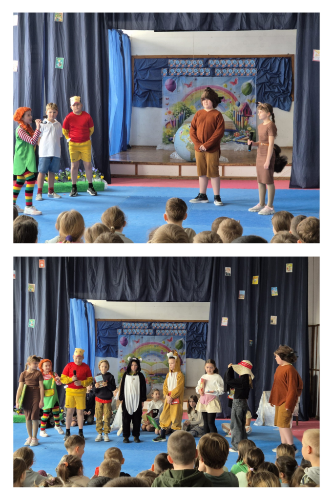 Na kolażu widać dwa zdjęcia z przedstawienia teatralnego wystawionego przez dzieci. Na obu zdjęciach scena jest udekorowana kolorowymi zasłonami i tłem z motywem tęczy, balonów i globusa. Przed sceną siedzi widownia – dzieci, które z zainteresowaniem obserwują spektakl. Górne zdjęcie: Sześcioro dzieci odgrywa scenę. Ubrane są w charakterystyczne stroje postaci z bajek, m.in. Pippi Pończoszanka (dziewczynka w kolorowych rajstopach), Kubuś Puchatek (chłopiec w czerwonej koszulce i żółtych spodenkach), żubr (brązowy kostium) oraz inne bajkowe postaci. Dolne zdjęcie: Na scenie pojawia się więcej bohaterów – aż dziesięcioro dzieci w różnych kostiumach, m.in. psa, misia, kota i innych bajkowych stworzeń. Każdy trzyma jakiś rekwizyt – książkę, mikrofon. Całość wygląda na radosne i kolorowe wydarzenie.